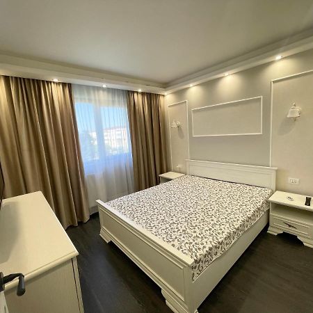 White Residence Craiova Esterno foto