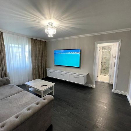 White Residence Craiova Esterno foto